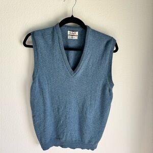 100% Lambs Wool Sweater Vest in Baby Blue size medium
